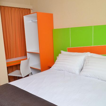 Hotel Titanium Express Homtel Yakarta Exterior foto